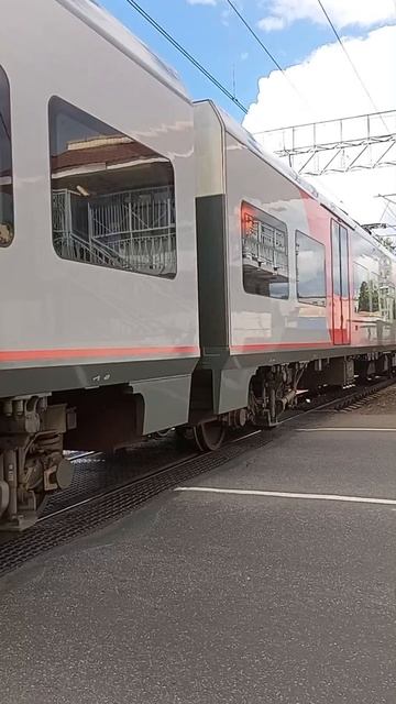 ЭС2Г Ласточка отправляется со станции # shorts