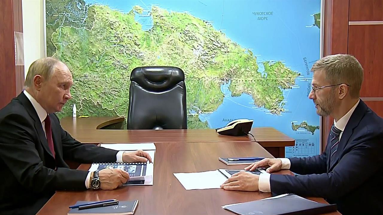 Владимир Путин прибыл на Чукотку, где встретился с главой региона