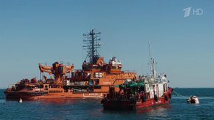 В районе Анапы, где потерпели крушение два нефтетанкера, продолжают очищать акваторию.