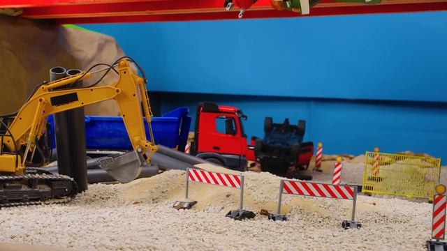 Мост обрушился! Эвакуатор спасает грузовик 🚛🚧 Видео для детей смотреть онлайн