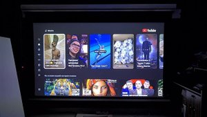 Экран настенный моторизованный 120" белый для всех проекторов