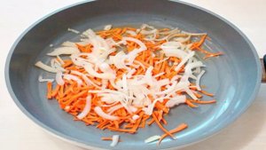 Черная рисовая лапша