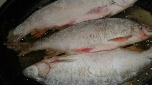 Жареная рыба чебак