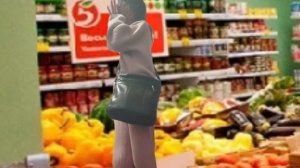Плов: Дети, в магазине со своими мамами🤣