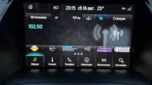 Логотипы FM-радиостанций на экране Ford Sync 3 (ночной режим)