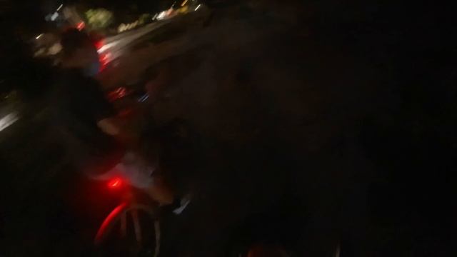 Вечерние покатушки на велосипеде по городу от первого лица смотреть онлайн