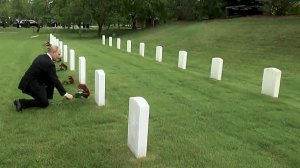 На кладбище Форт-Ричардсон В.Путин почтил память советских летчиков и моряков, погибших во время ВОВ