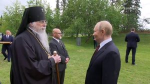Аляска помнит: Путин почтил советских героев и подарил икону покровителя Америки