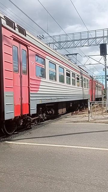 ЭТ2 отправляется со станции на вокзал