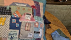 из остатков ткани аппликация. Домики.