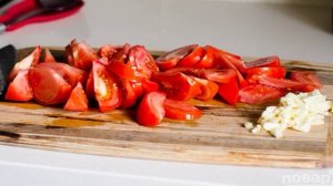 Жареная куриная грудка с помидорами