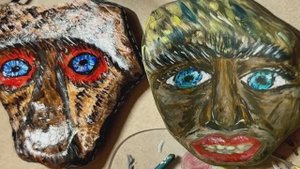 Рисуем неандертальцев на камне.