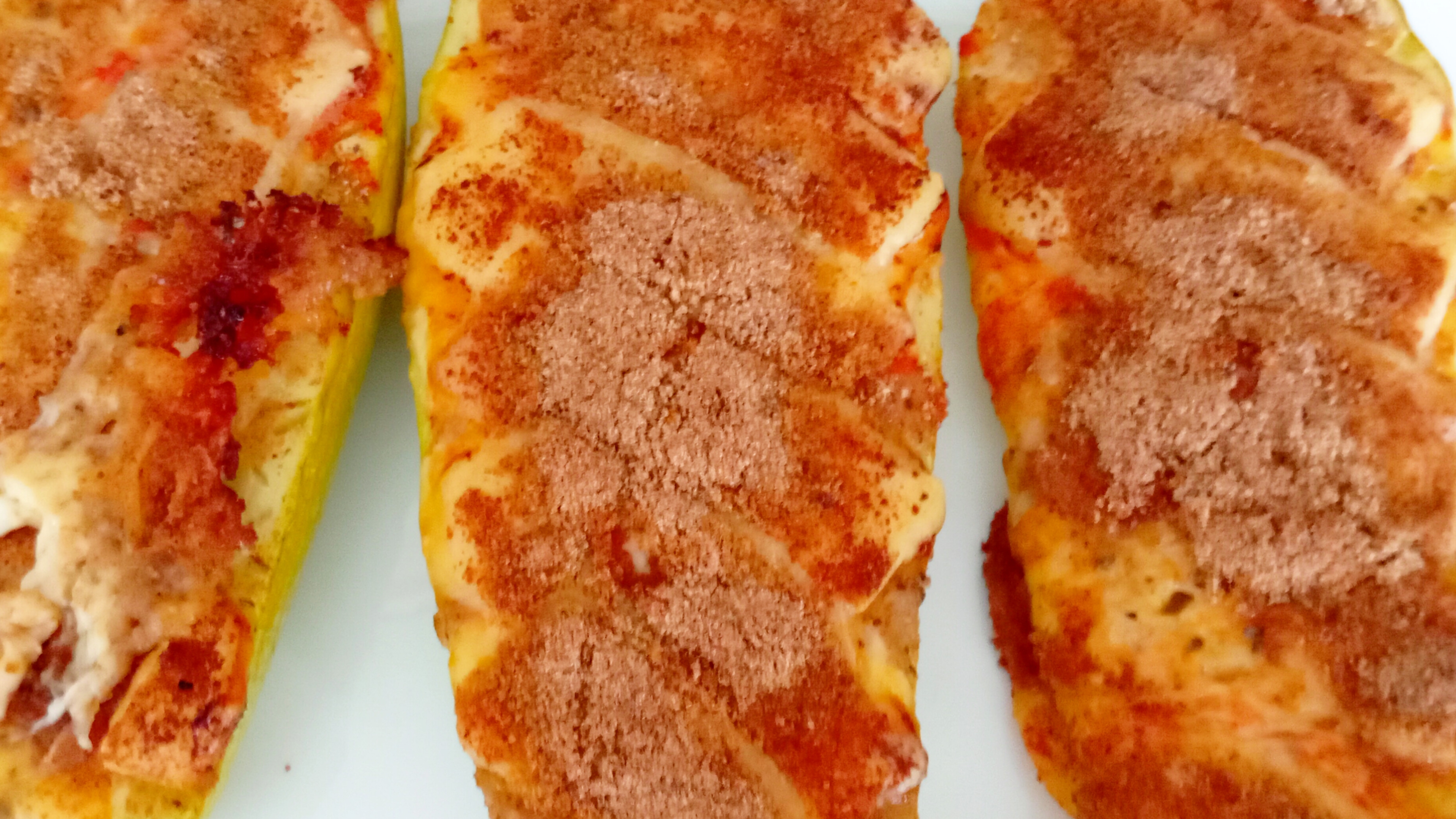 Молодые кабачки, запечённые в духовке, с хрустящей и ароматной корочкой. смотреть онлайн