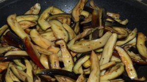 Жареные баклажаны с морковью и чесноком