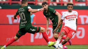 "Локомотив" обыграл "Спартак" в дерби благодаря хет-трику Батракова