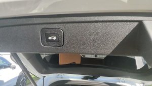 Обзор крышки багажника Haval F7gen2 с установленным электроприводом багажника.