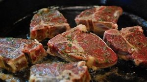 Жареное мясо ягненка