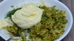 Черный хлеб со шпротами и огурцом