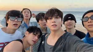 Weverse Live (2025.08.17) Jin, Suga, J-Hope, RM, Jimin, V, Jungkook Live in LA...