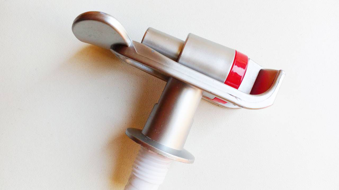 Кран для кулера серебристого цвета на горячую воду с наружней резьбой