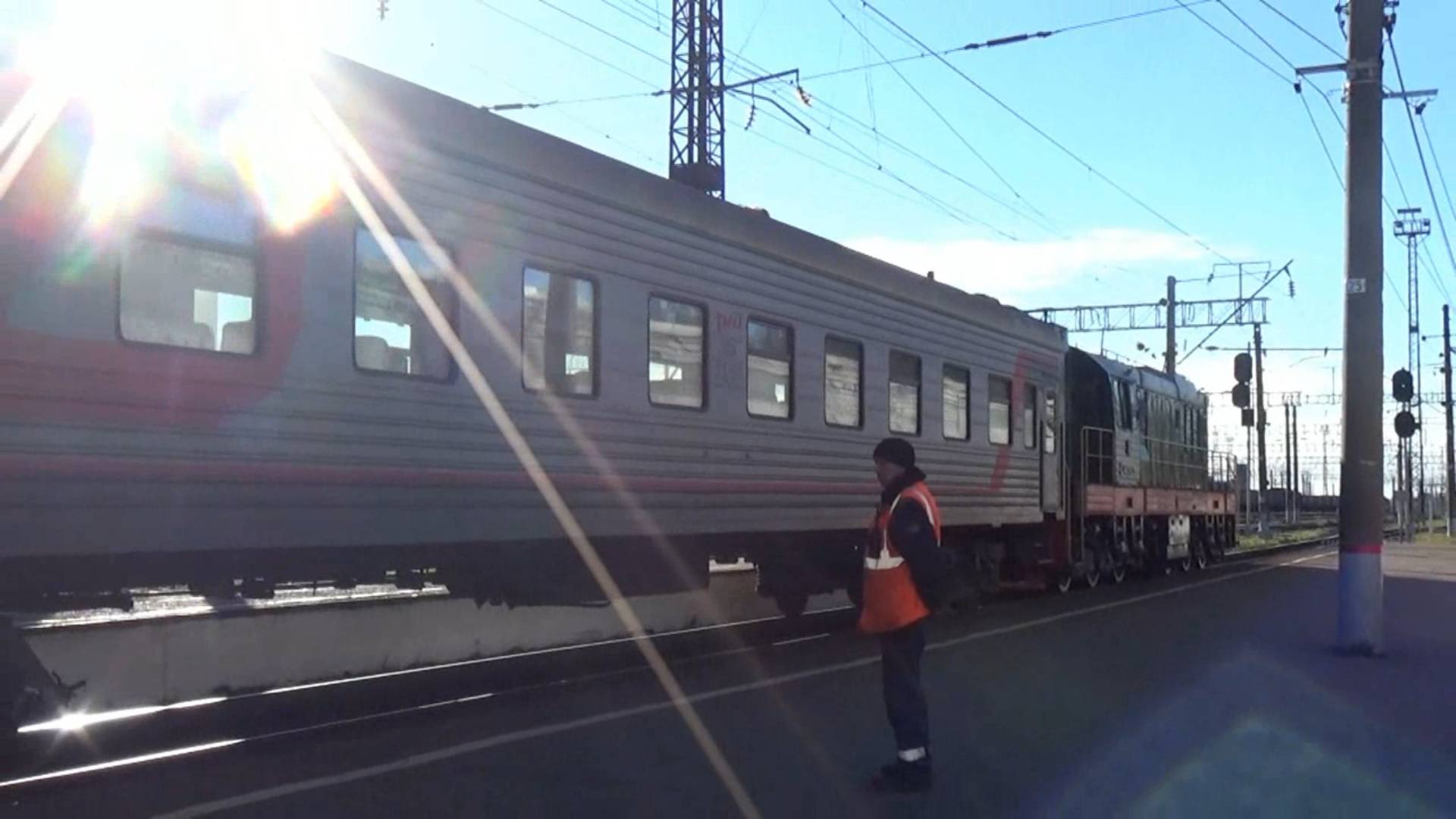 ЧМЭ3-5835 с пригородным поездом "Муром-Ковров". Отправление со станции Муром