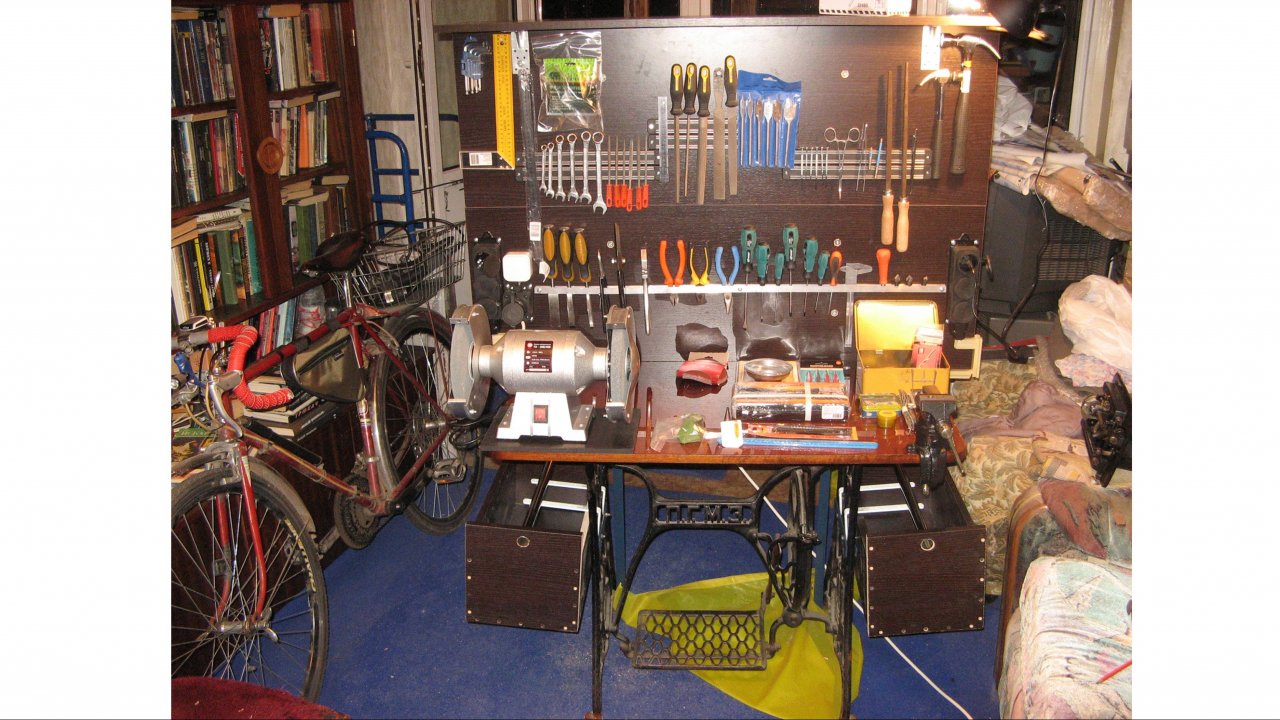 Инструментальный стол из основания ножной швейной машины Подольск смотреть онлайн