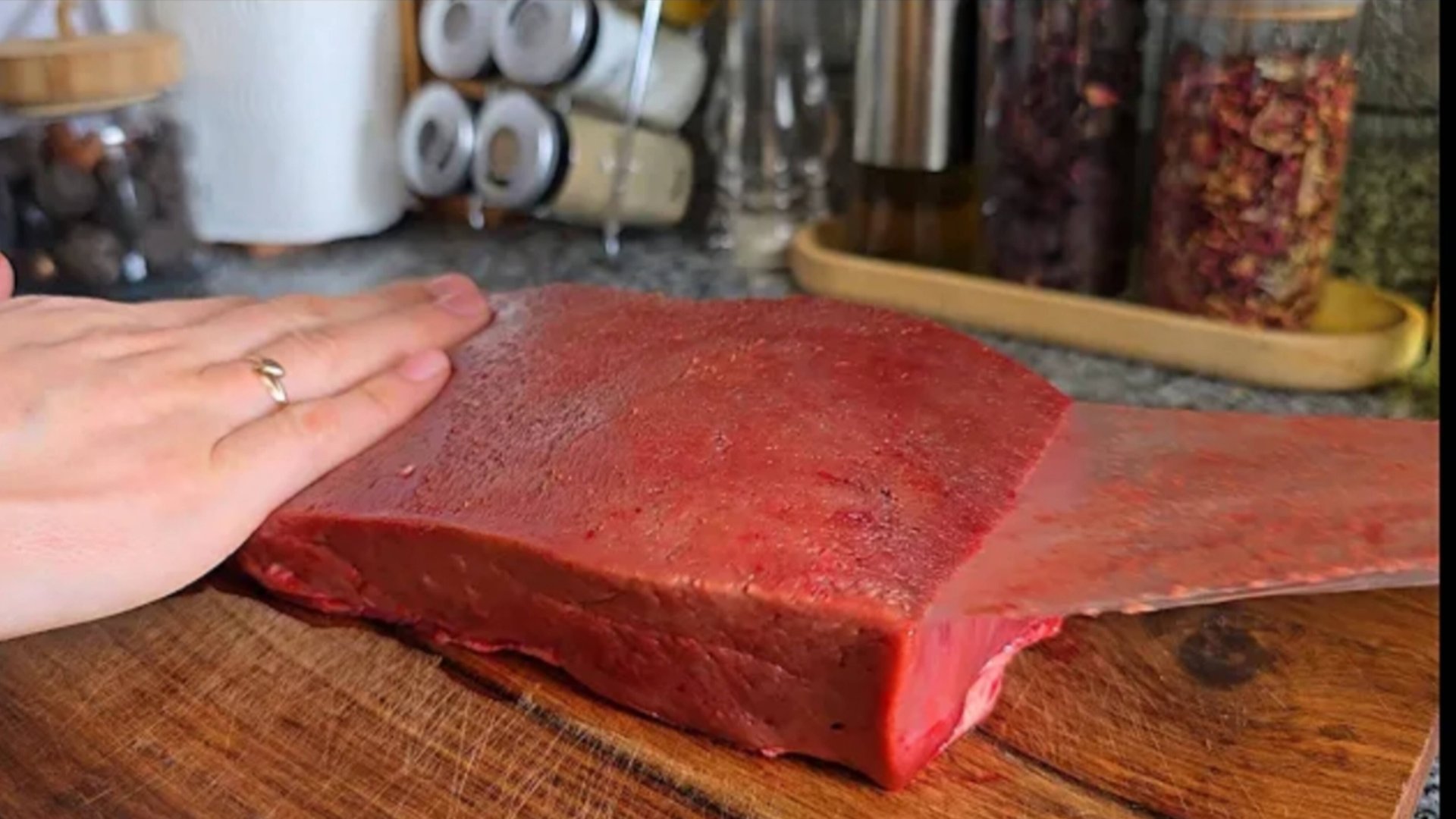 В молоке тушёная Баранья печень, готовьте каждые выходные смотреть онлайн