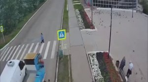 СМЕРТЕЛЬНЫЙ ПЕРЕХОД\\в объективе регистратора-дети\рудик и его друзья\двор и ребёнок\сбил на зебре\