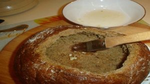 Грибной суп в буханке хлеба