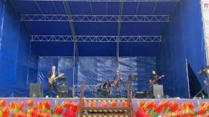 Rebell Yell Frozen curls studio Live