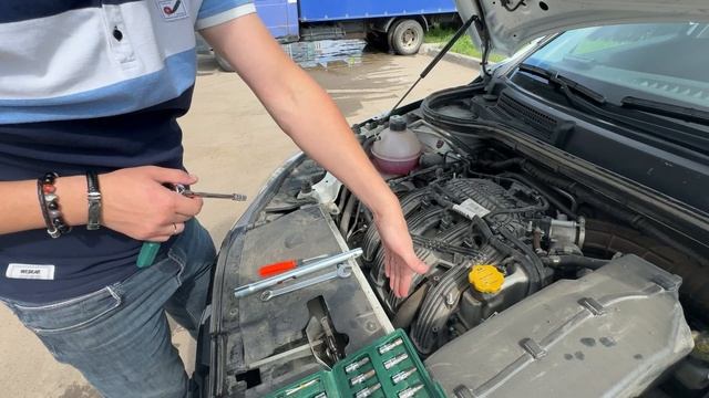 ТО2 не у дилера (замена масла в двс, фильтр и свечи). смотреть онлайн