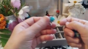 8. Небольшая коллекция моей бижутерии и современные брошки.