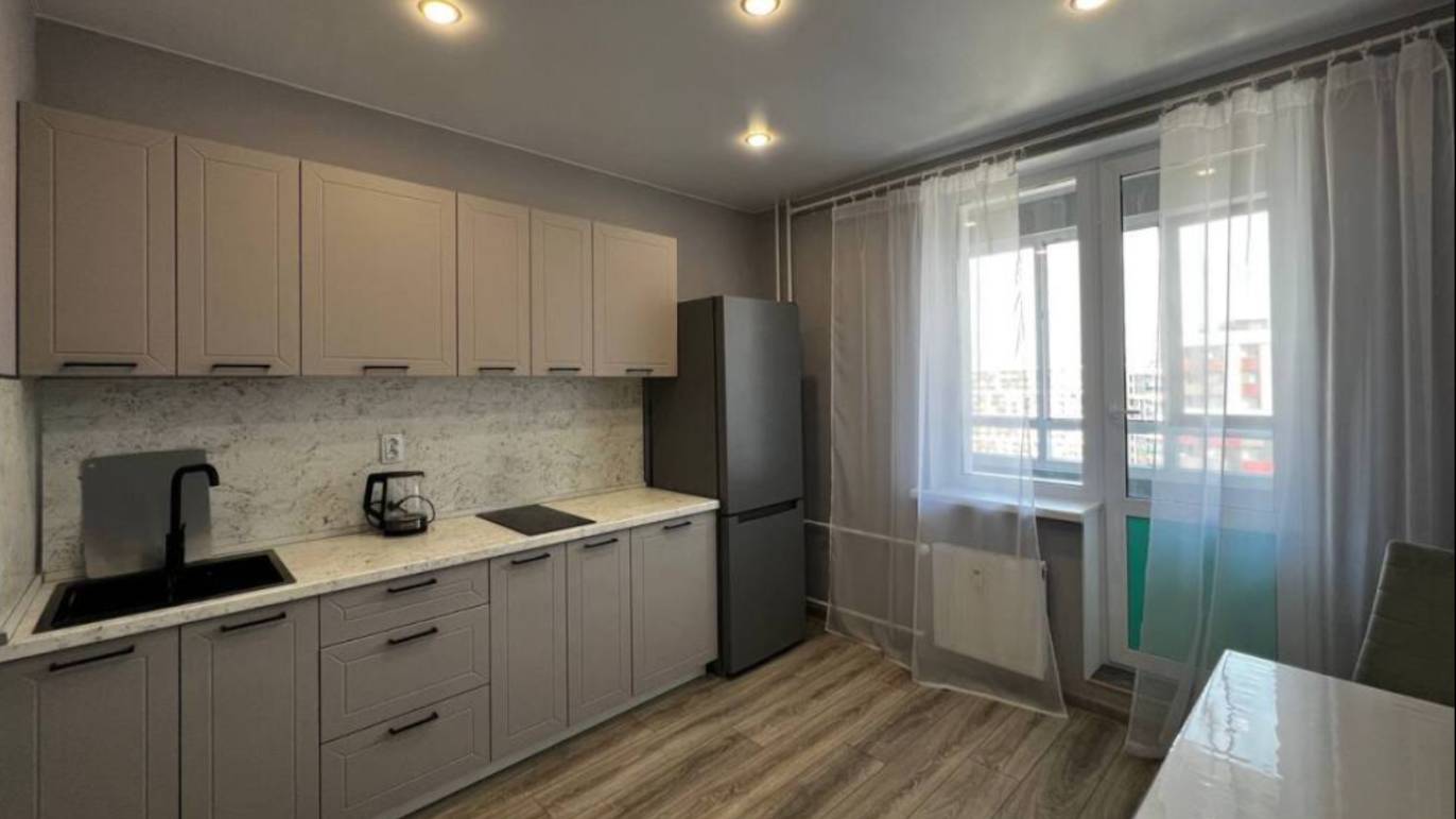 Впервые сдаётся просторная и светлая однокомнатная квартира. смотреть онлайн