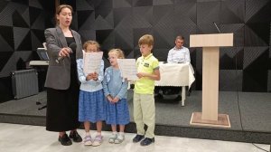 Из кирпичиков возводят дом большой