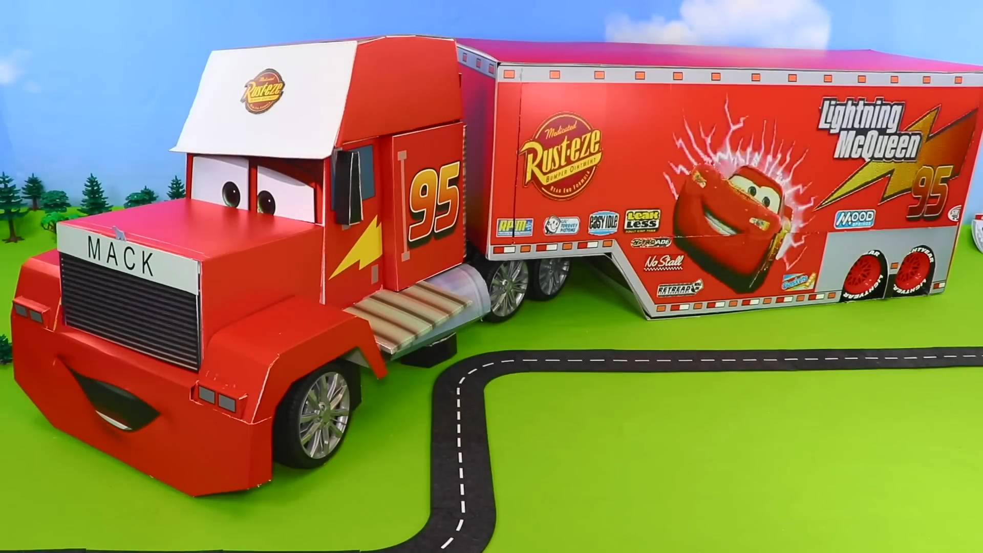 МУЛЬТИКИ ПРО МАШИНКИ БОЛЬШОЙ КРАСНЫЙ ГРУЗОВИК С ИГРУШКАМИ