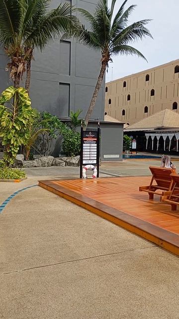 Пхукет в несезон. Начало августа 2025 г. Территория отеля "Tuana". смотреть онлайн