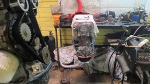 Извлек мотор из подкапотки.