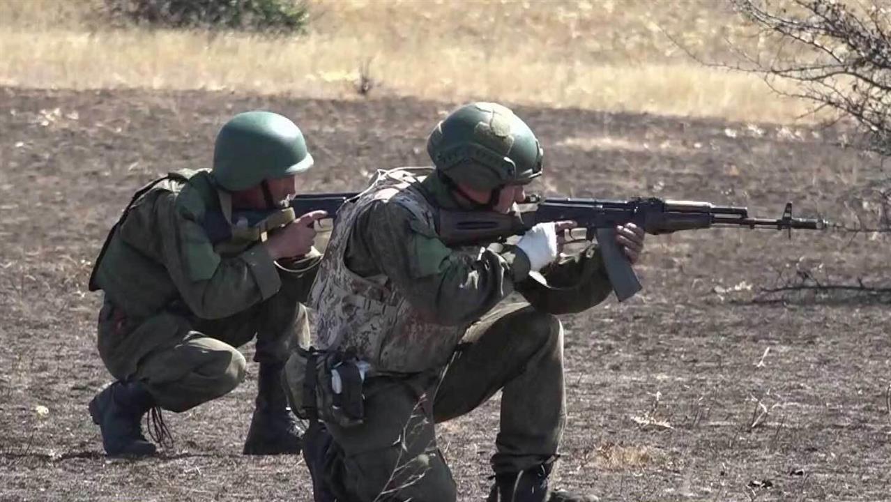 В России мужчины приходят на пункты отбора заключить контракт с Минобороны