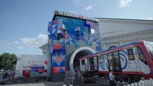 Актёр Денис Власенко на выставке «Та самая Москва»