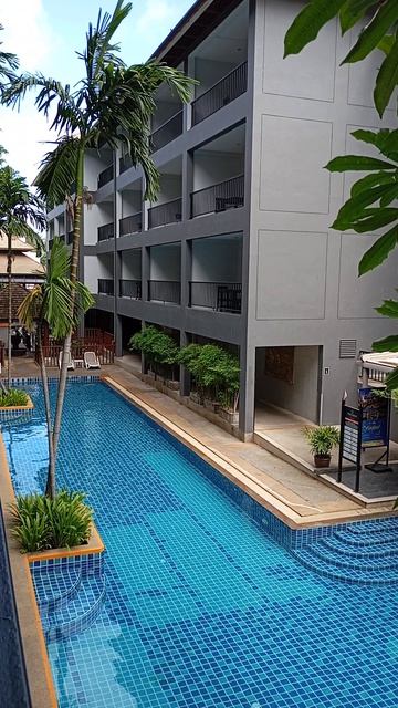 Пхукет в несезон. Вид с балкона номера в отеле "Tuana". смотреть онлайн