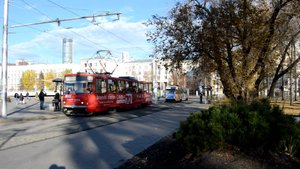 Трамваи у Дворца Молодежи в Екатеринбурге