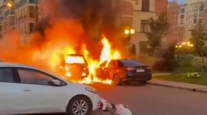 Три машины в огне: жуткое возгорание в ЖК «Опалиха О3» шокировало Подмосковье