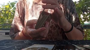 Что с ним происходит без вас? Расклад Таро