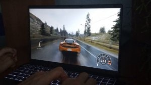 Играем в Need for speed.