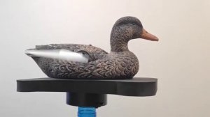 Плавающее чучело утки Lucky Splasher Hen - активная приманка с мотором