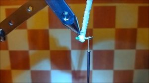 мушка из синели (хлебный мякиш)