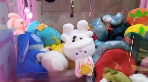 Играем в Хватайку. Вытащили много игрушек.