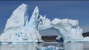 Крушение айсберга. Гренландия