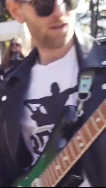 Rocknmob army! 150 musicians playing together #rocknmob #rock #music #blur #rockstar смотреть онлайн