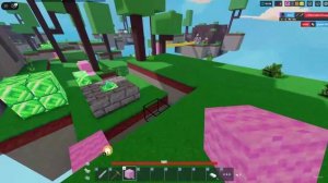 Играю в бедварс роблокс)